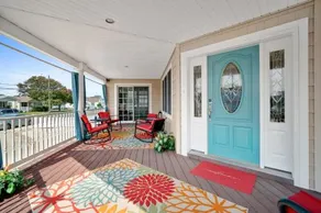 Exquisitely Large Home Block and a half to Beach - Image 4