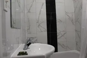 Travellers Hotel - Image 4