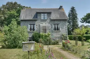 Maison de charme à Québriac avec jardin clôturé - Image 3