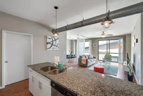 Plano Comfy 2BD 1 5BA Apartment - Image 4