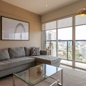 Astonishing 3BR with Balcony in Miraflores - Image 3