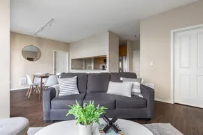 Bellevue Designer 1BD Plus Den 1BA Apartment - Image 3