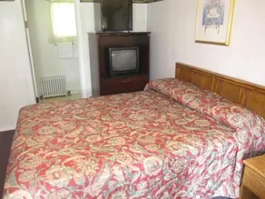 Pinecrest Motel - Image 3