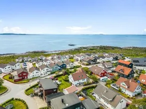 Exclusive apartment by the ocean - Image 2