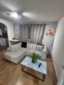 Enchanting Enfield Studio Free Parking - Image 5