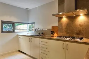 Premium 2 Bedroom Garden Apartment - Image 5