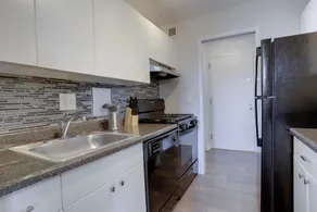 Executive Studio in Clarendon - Image 2