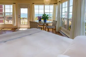 Trinidad Bay Bed & Breakfast Hotel - Image 4