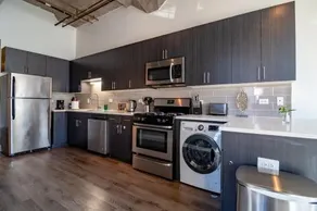 McCormick Place Spacious 3BR Family Heaven Suite with Optional Parking Sleeps 10 Guests Near Soldier Field and Field Museum - Image 2