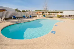 Daybreak Suites Extended Stay - Dothan - Image 2