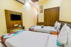 Hotel Royal Plaza - Image 2