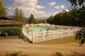 Mount Vernon Camping Resort 16 ft. Yurt 6 - Image 4