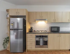 Kozyguru | Redfern | Cozy Apt Near Train Station - Image 4