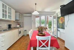 House Vlade 1219 - Image 3