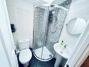 Refurb Private Suite - Wimbledon & Airport Access - Image 3
