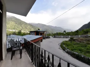 Hotel Kartik by OYO Rooms - Image 2