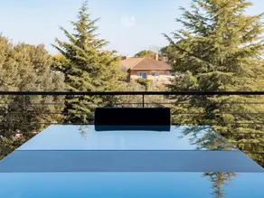 Spectacular villa with gym - Image 2