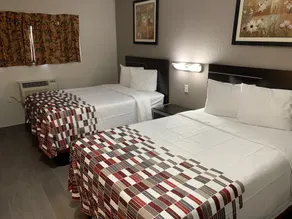Days Inn by Wyndham Long Island Copiague - Image 2
