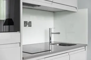 LUXURIOUS ONE BEDROOM APARTMENT IN BOND STREET - Image 5