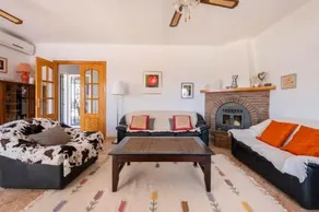 Beautiful Villa With Amazing Mountain Views - Image 3