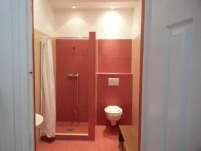 Caterina Hostel and Guesthouse - Image 4