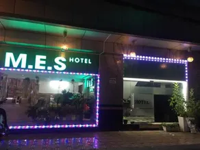 Queen Hotel - Image 4