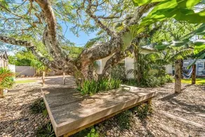 A SWEET ESCAPE - Byron Surf Cottage - walk to Byron - Image 3