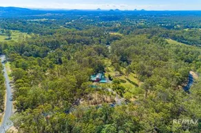 Stylish rural retreat on the foothills of Mt. Mee - Image 3