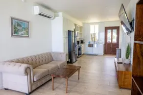 Hummingbird Oceanfront Cottage - Image 5