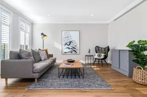 Spacious Luxury Hampton Home Park Front - Image 2