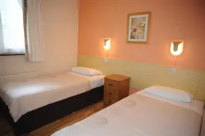 Laune & Taylors Bar B&B - Image 3