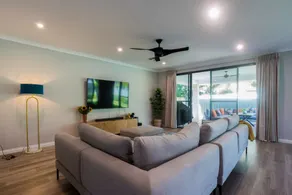 Spacious 4 Bedroom Family Home With Patio and BBQ - Image 4
