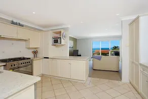 Stunning Home in Salamander Bay - Image 4