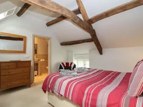 Malt Barn Holiday Home with 7 Bedrooms Hot… - Image 3