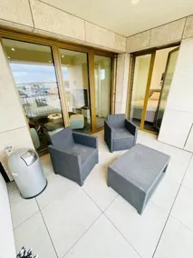 Luxury Flat with Parking & Large Terrace - Image 4