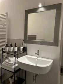 Room 28 - Image 5