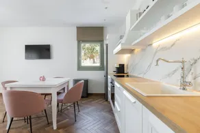 Deluxe Apartment - Image 3