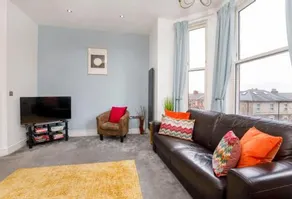 Apartment 4 The Keyes- Stunning & Stylish Apartment With Free Parking - Image 2