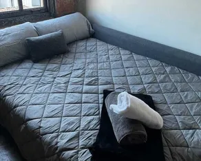 Artistico-Styled Studio Loft Sleeps 5 - Image 5