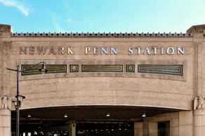 The Flats King Bed- EWR/Penn Station - Image 4