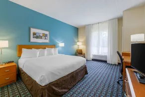 FAIRFIELD INN  SUITES SANDUSKY - Image 2