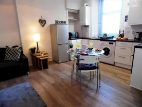 SSA Cross View Apartment - Image 5