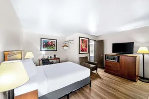 Americas Best Value Inn Marquette - Image 2