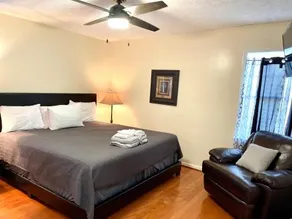 3 Bed 2 Bath House Quiet & downtown Smart TVs in all rooms Whole house to yourself - Image 3