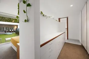 The Luxury White House - Image 3