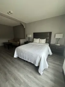 Comfort Inn Port Hope - Image 2