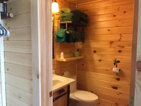 Pine Knoll Lodge & Cabins Inc - Image 3