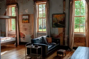 Upscale loft studio on Main St. - Image 5