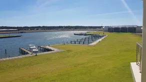 Island Waterfront Getaway - WiFi - Image 4