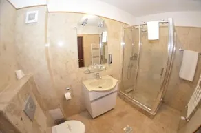 Hotel Regina Noptii - Image 3